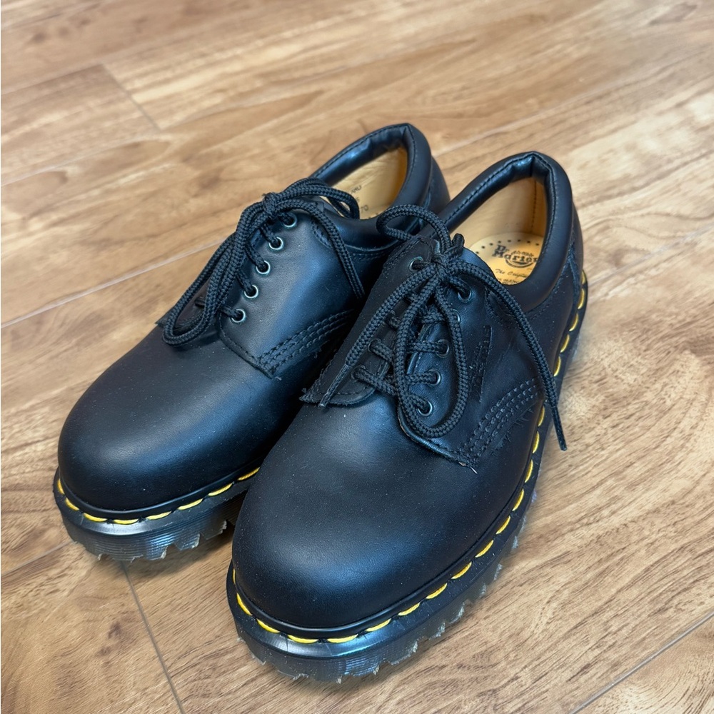 8053 Made in England Dr Marten Oxford